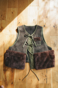 追加】yuuca×about her. 23AW little vest 2nd BEAR (ブラウン 